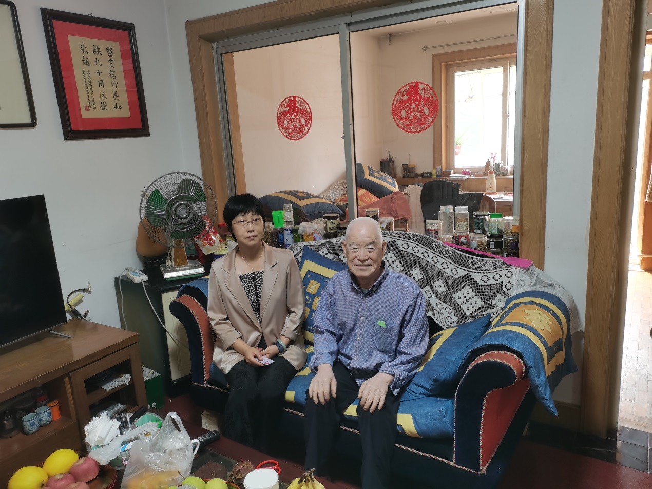 慰问离休老同志